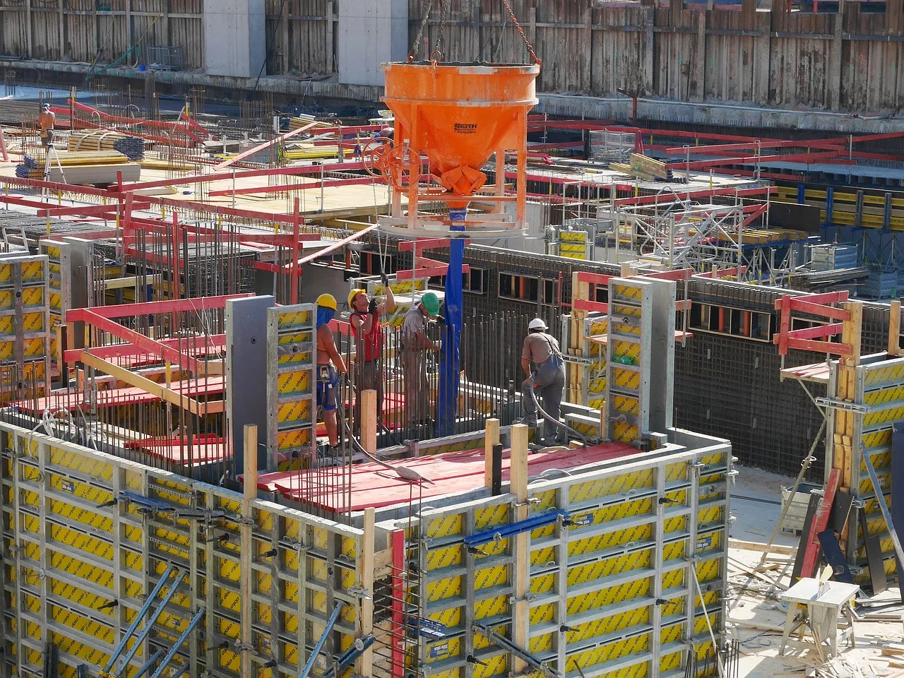Încep lucrările de asfaltare a drumului DS 17 în comuna Schela, Gorj