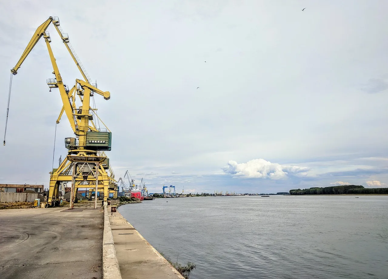 Navigația pe Dunăre și impactul asupra economiei orașelor-port din Mehedinți