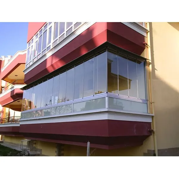 Românii care și-au închis balcoanele fără autorizație vor fi amendați. Ce obligații au proprietarii potrivit noului Cod al Urbanismului