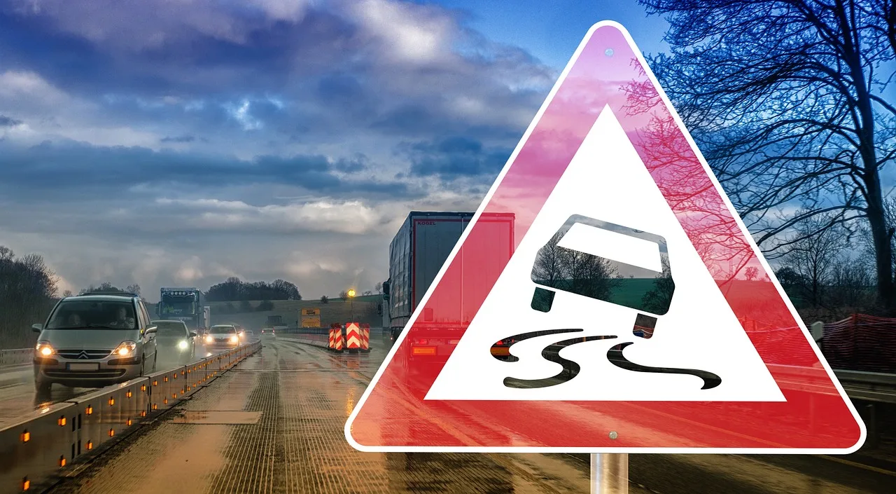 Trafic blocat pe DN 7 între Brezoi și Goloțreni din cauza unui accident