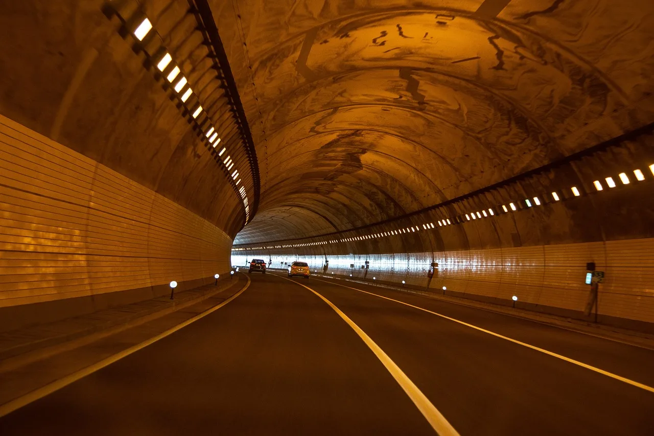 Verificarea tunelului Momaia înainte de deschiderea Autostrăzii Sibiu–Pitești